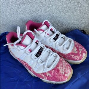 Stylish Pink and White Women's Sneakers